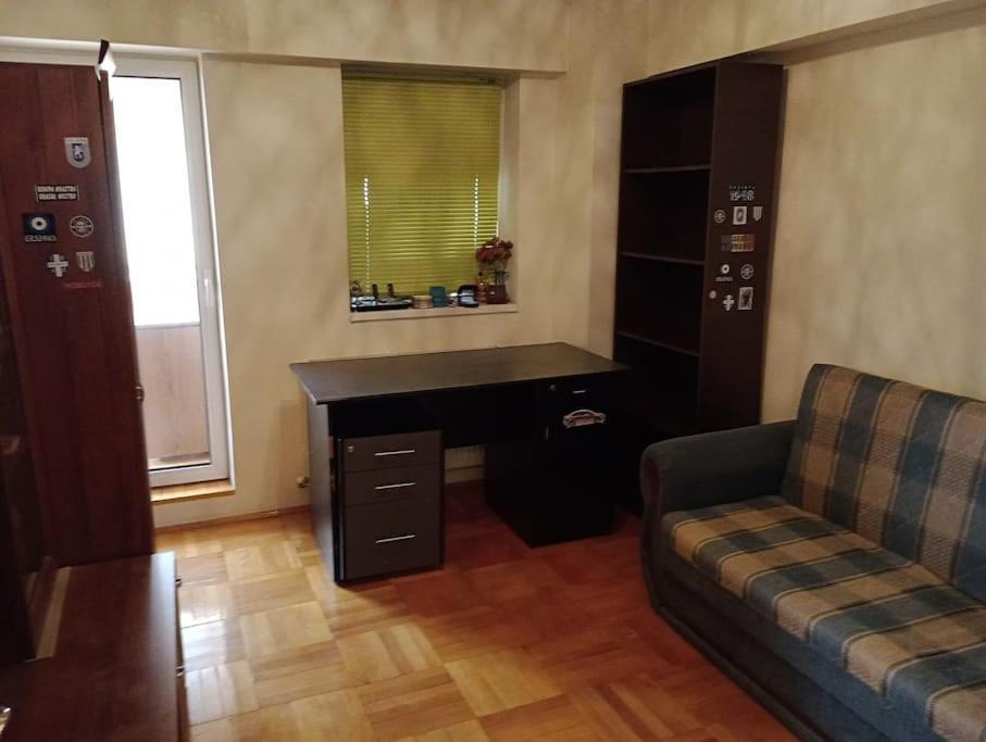 Apartament Ultracentral Kfc Craiova Kültér fotó