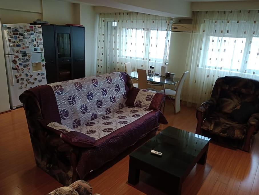 Apartament Ultracentral Kfc Craiova Kültér fotó